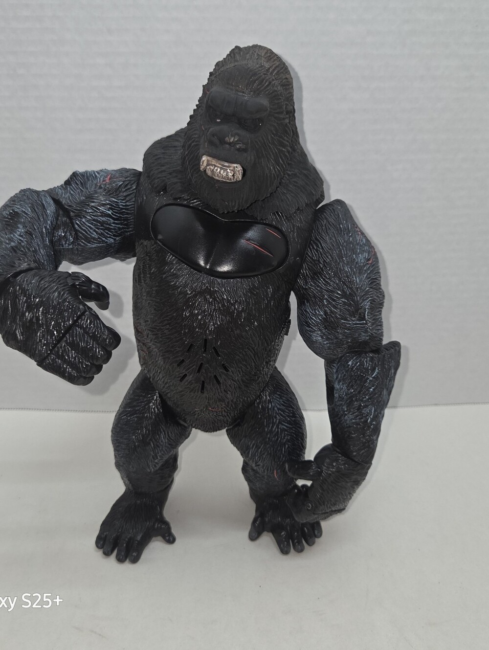 Universal Studios 2005 KING KONG 11" Action Figure - Playmates Toys - ROARS